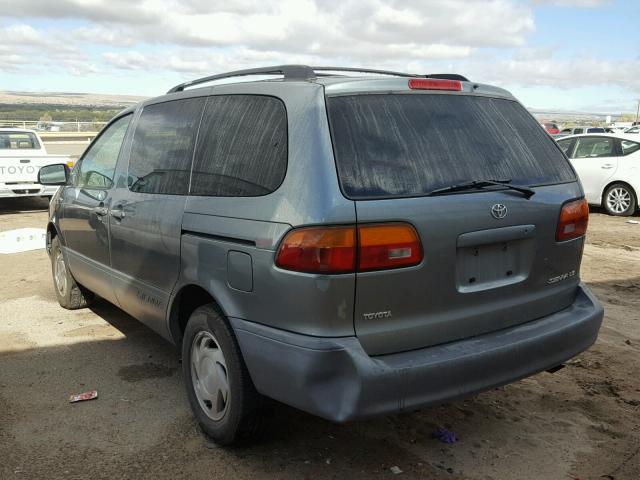 4T3ZF13C1WU017007 - 1998 TOYOTA SIENNA LE GRAY photo 3