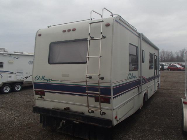 1GBKP37N7R3309987 - 1994 SHAS MOTORHOME WHITE photo 4