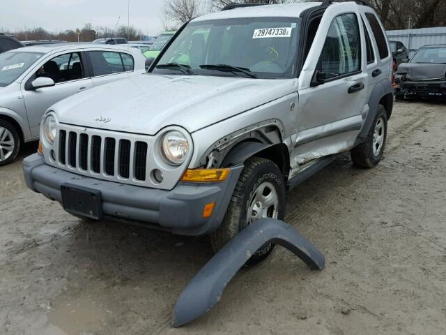 1J4GL48K65W702387 - 2005 JEEP LIBERTY SP SILVER photo 2