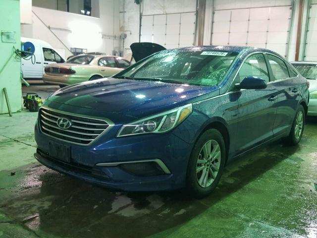 5NPE24AF5HH557737 - 2017 HYUNDAI SONATA SE BLUE photo 2