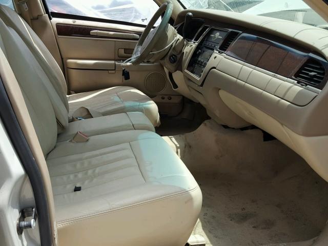 1LNHM81V46Y633932 - 2006 LINCOLN TOWN CAR S BEIGE photo 5