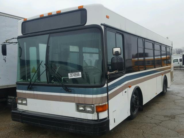 15GGE291841090742 - 2004 GILLIG TRANSIT BU WHITE photo 2