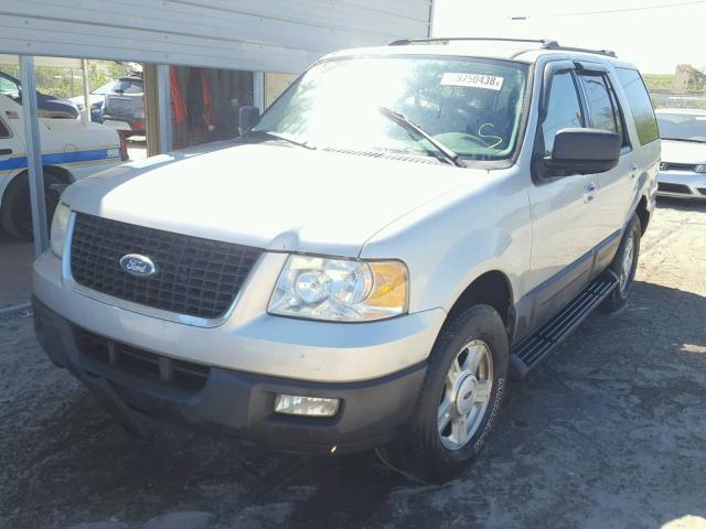 1FMFU15L94LB74589 - 2004 FORD EXPEDITION SILVER photo 2