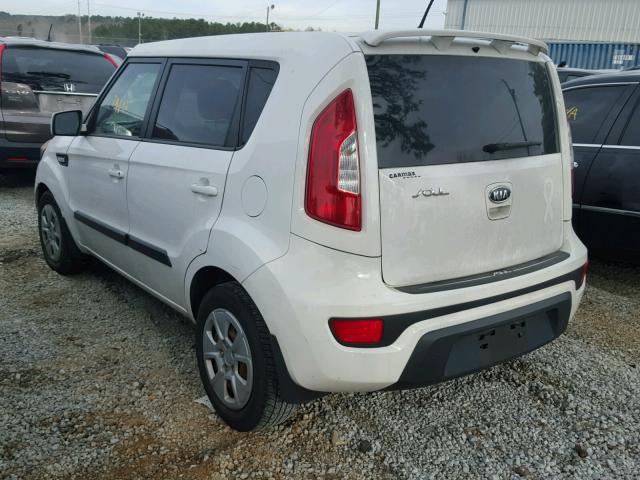 KNDJT2A51C7402722 - 2012 KIA SOUL WHITE photo 3