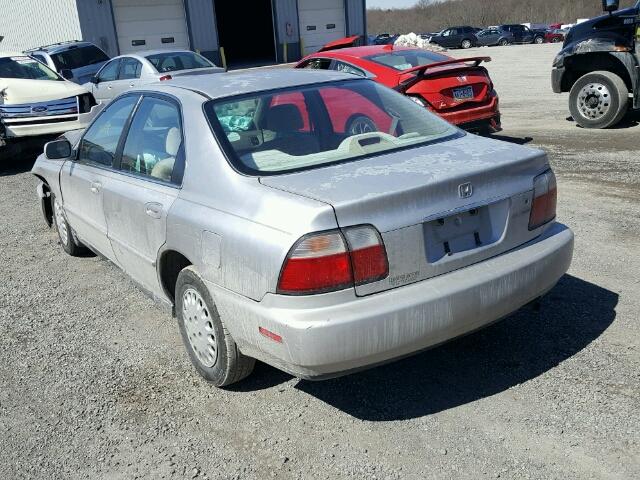 1HGCD5694TA262124 - 1996 HONDA ACCORD VAL SILVER photo 3