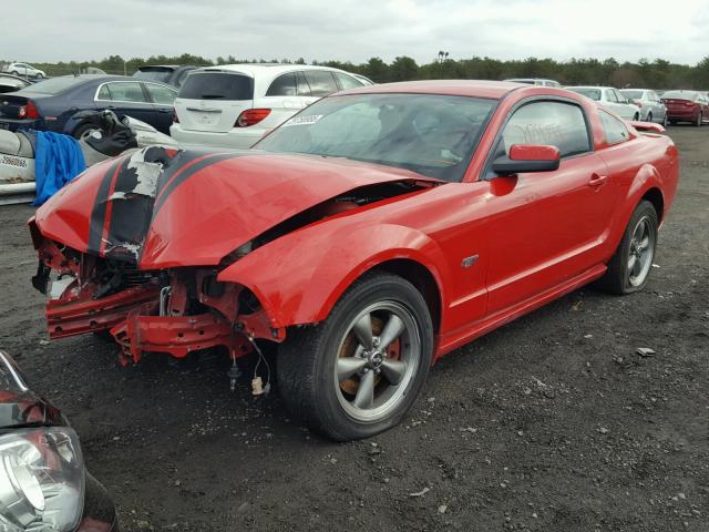 1ZVHT82H355173076 - 2005 FORD MUSTANG GT RED photo 2