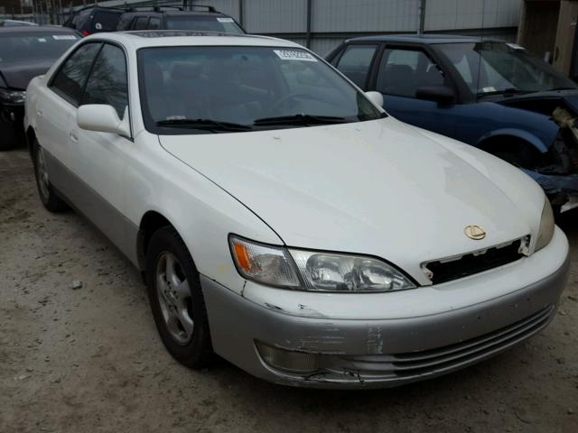 JT8BF28G9W5029835 - 1998 LEXUS ES 300 WHITE photo 1