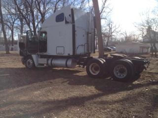 1FUJA6CV46LW99743 - 2006 FREIGHTLINER CONVENTION WHITE photo 4