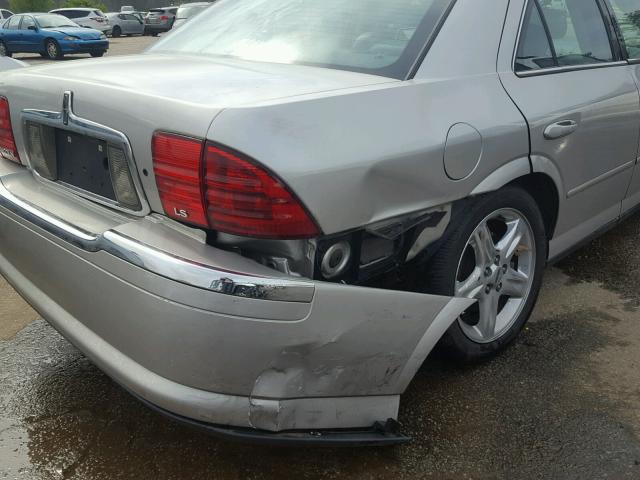1LNHM86S92Y710884 - 2002 LINCOLN LS 银色 照片 9
