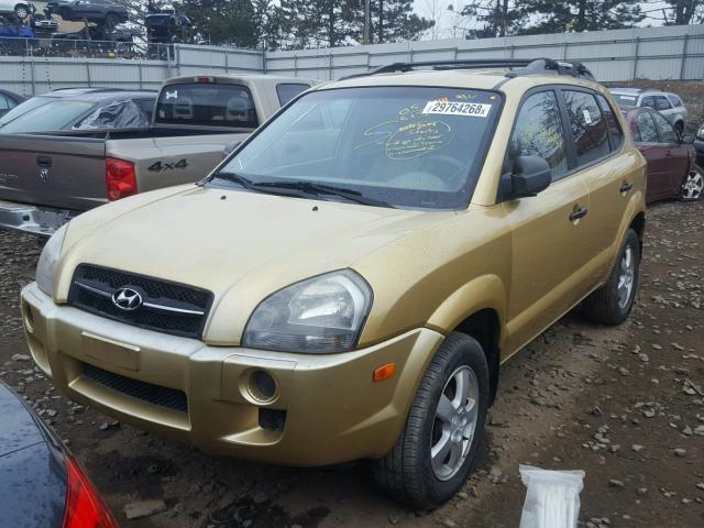 KM8JM12BX5U232050 - 2005 HYUNDAI TUCSON GL GOLD photo 2