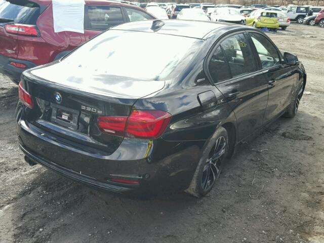 WBA8E1C50JA159403 - 2018 BMW 330E أسود صورة 4