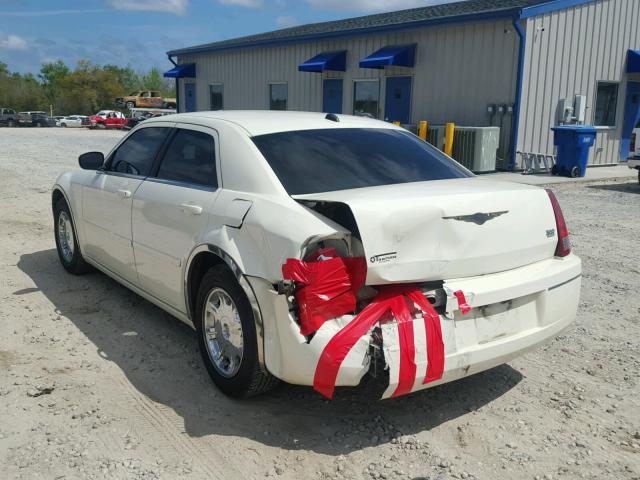 2C3JA53G25H572489 - 2005 CHRYSLER 300 TOURIN WHITE photo 3