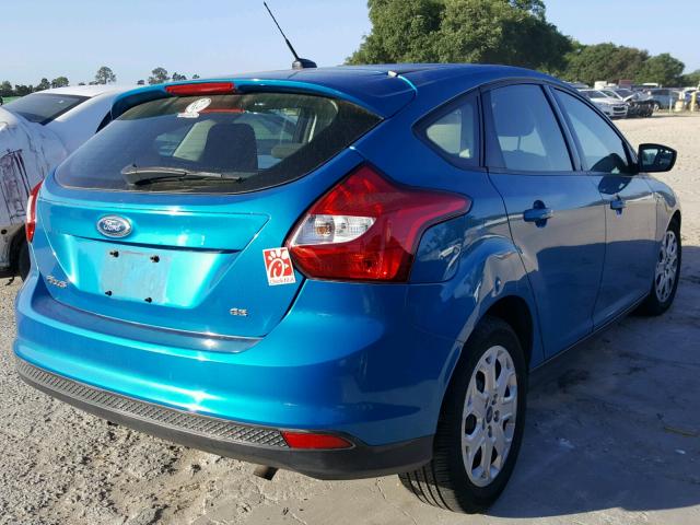 1FAHP3K21CL132126 - 2012 FORD FOCUS SE BLUE photo 4