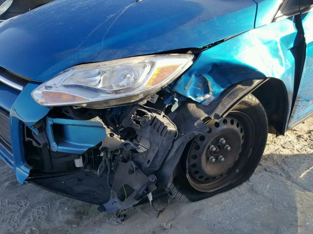 1FAHP3K21CL132126 - 2012 FORD FOCUS SE BLUE photo 9