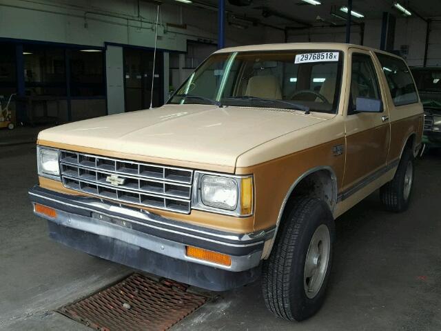 1G8CT18BXD0140086 - 1983 CHEVROLET BLAZER S10 GOLD photo 2