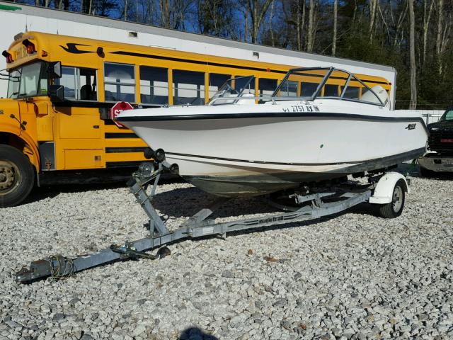 MRKE0127I900 - 2000 MAKO BOAT WHITE photo 2