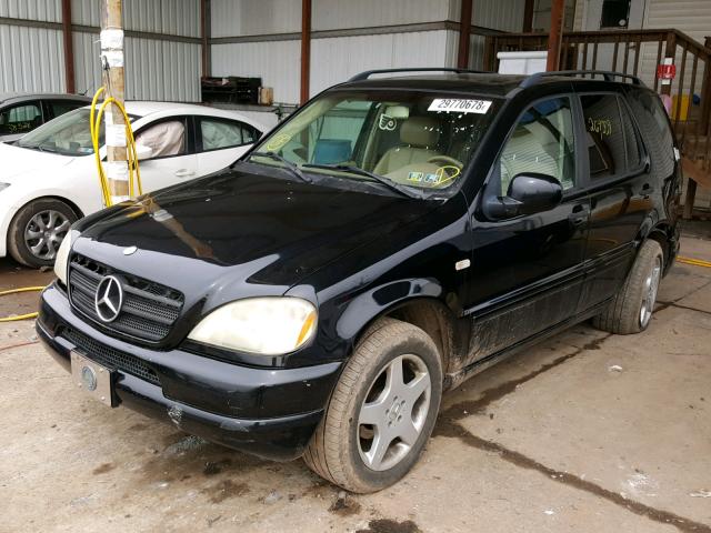 4JGAB54E4YA197175 - 2000 MERCEDES-BENZ ML 320 BLACK photo 2