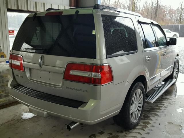5LMFU28547LJ20816 - 2007 LINCOLN NAVIGATOR SILVER photo 4
