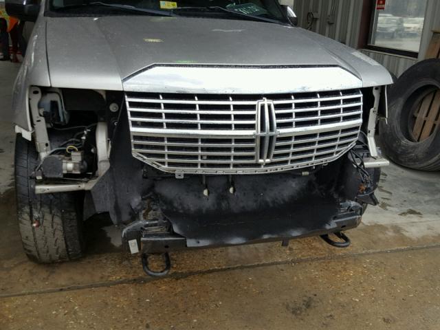 5LMFU28547LJ20816 - 2007 LINCOLN NAVIGATOR SILVER photo 9