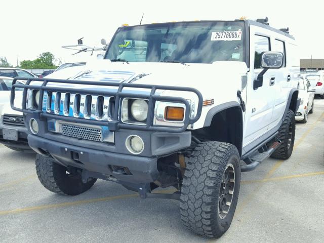 5GRGN23U03H129984 - 2003 HUMMER H2 WHITE photo 2