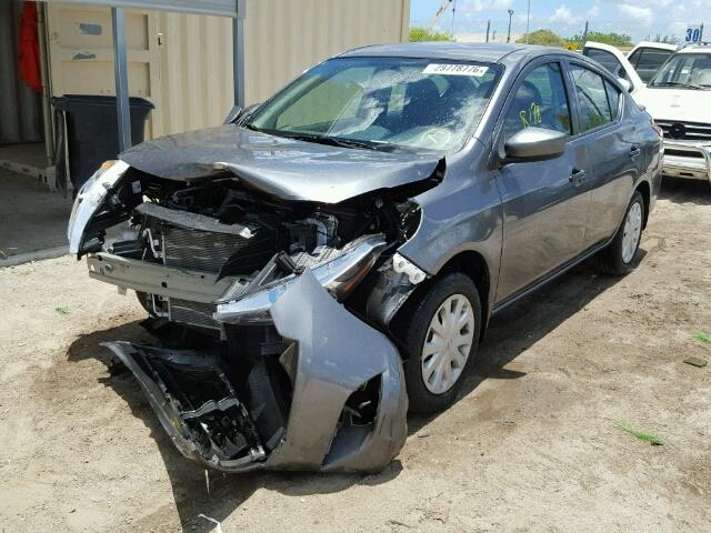 3N1CN7AP8GL847402 - 2016 NISSAN VERSA S GRAY photo 2