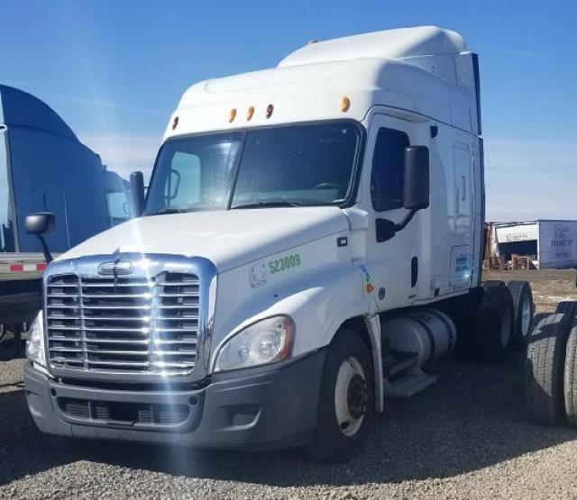 1FUJGLCK9BLAS1148 - 2011 FREIGHTLINER CASCADIA 1 WHITE photo 2