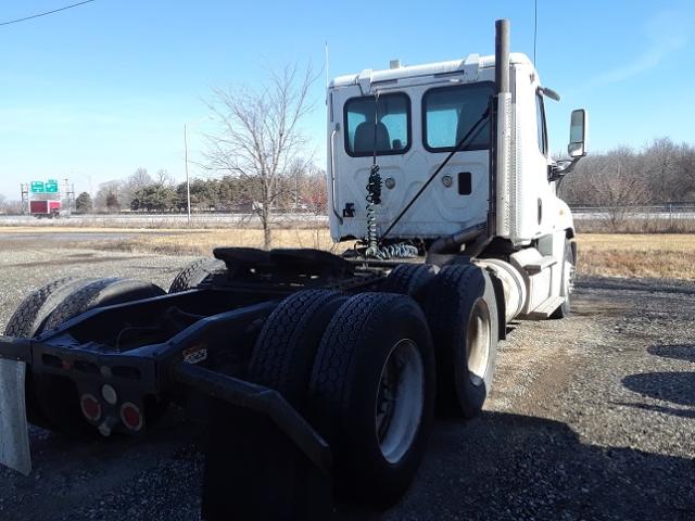 1FUJGEDV5BLBA1952 - 2011 FREIGHTLINER CASCADIA 1 WHITE photo 3