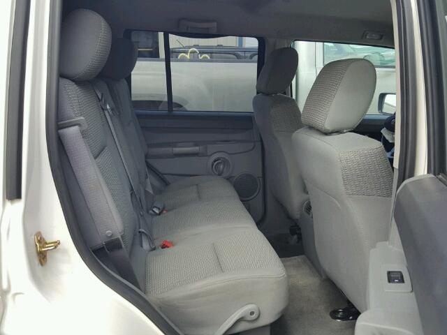 1J8HH48N56C239188 - 2006 JEEP COMMANDER WHITE photo 6