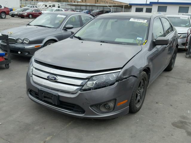 3FAHP0HG9AR196334 - 2010 FORD FUSION SE SILVER photo 2