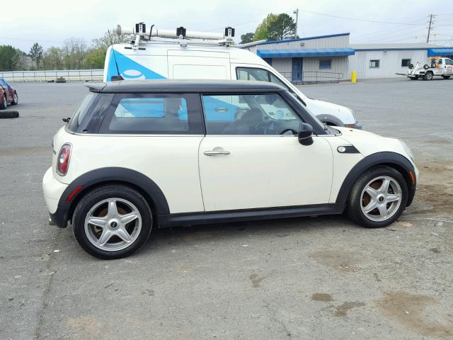 WMWMF33549TW79370 - 2009 MINI COOPER CREAM photo 9