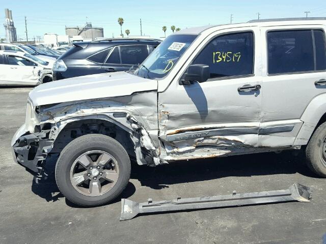 1J8GP28K58W282665 - 2008 JEEP LIBERTY SP SILVER photo 9