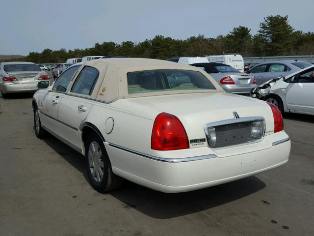 1LNHM83V87Y626416 - 2007 LINCOLN TOWN CAR D WHITE photo 3