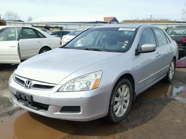 1HGCM665X7A027056 - 2007 HONDA ACCORD EX SILVER photo 2