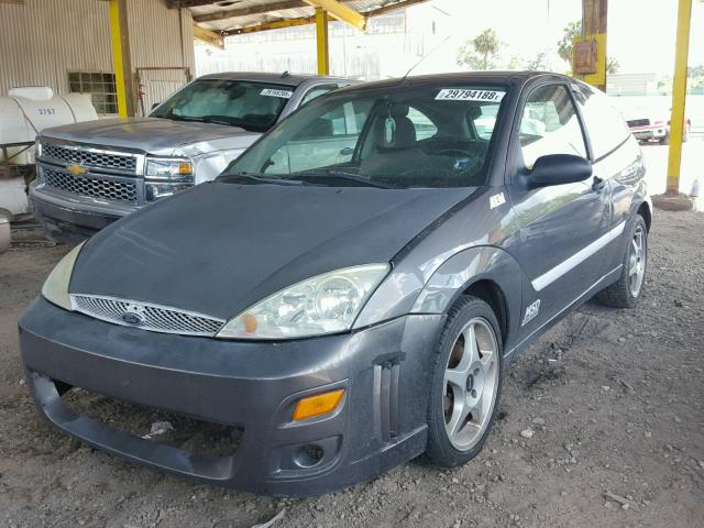 3FAFP31373R117486 - 2003 FORD FOCUS ZX3 GRAY photo 2