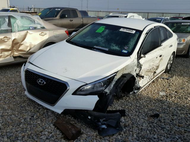 KMHE24L13GA016026 - 2016 HYUNDAI SONATA HYB WHITE photo 2