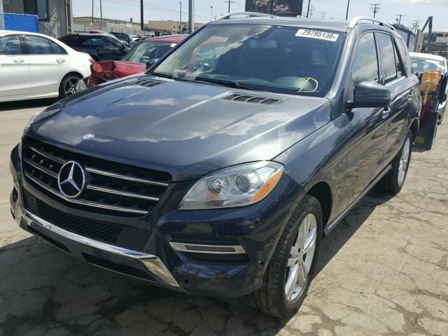 4JGDA5HB6EA332331 - 2014 MERCEDES-BENZ ML 350 4MA GRAY photo 2