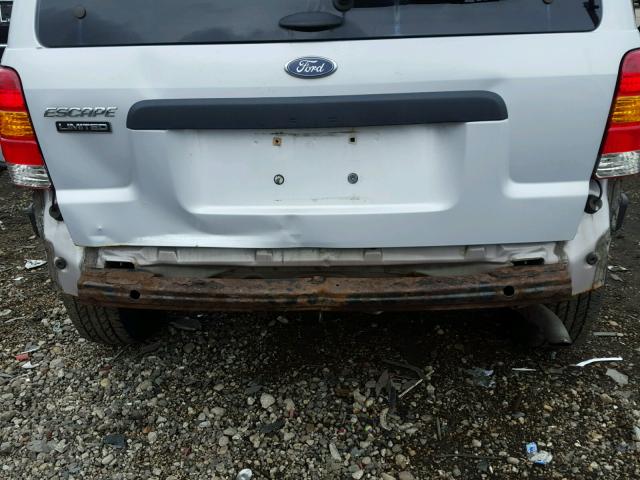 1FMCU04194KA55248 - 2004 FORD ESCAPE LIM SILVER photo 9