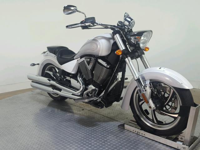 5VPCB36NXC3004069 - 2012 VICTORY MOTORCYCLES KINGPIN თეთრი ფოტო 2