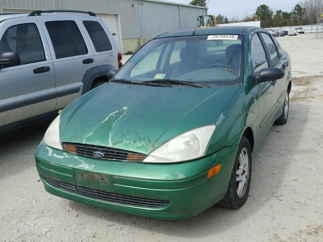 1FAFP34P4YW229312 - 2000 FORD FOCUS SE GREEN photo 2