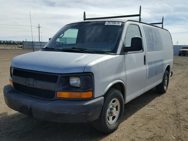 1GCFG15X241100375 - 2004 CHEVROLET EXPRESS G1 GRAY photo 2