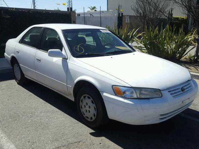 4T1BG22K6VU090636 - 1997 TOYOTA CAMRY CE WHITE photo 1