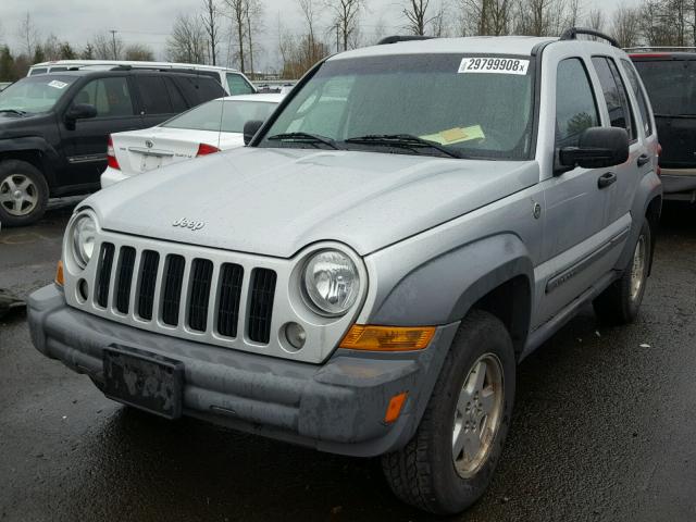 1J8GL48565W695661 - 2005 JEEP LIBERTY SP SILVER photo 2