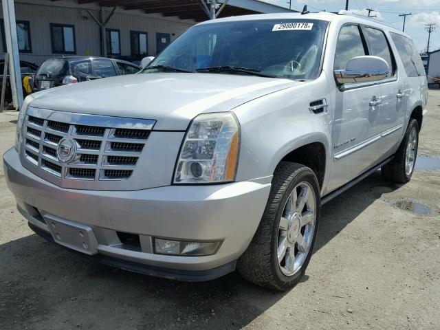 1GYUCJEF3AR114237 - 2010 CADILLAC ESCALADE E SILVER photo 2