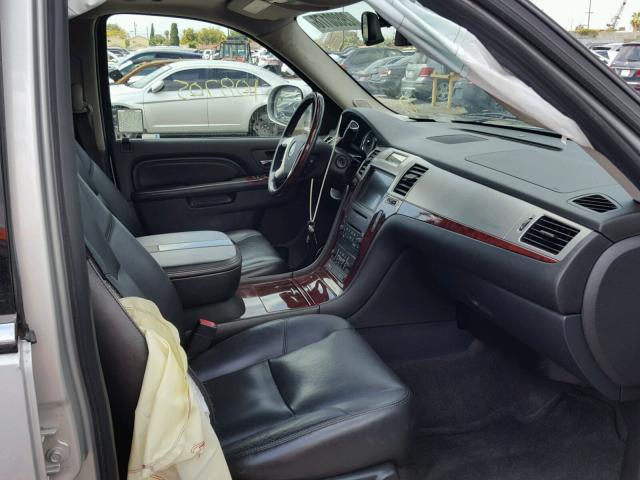 1GYUCJEF3AR114237 - 2010 CADILLAC ESCALADE E SILVER photo 5