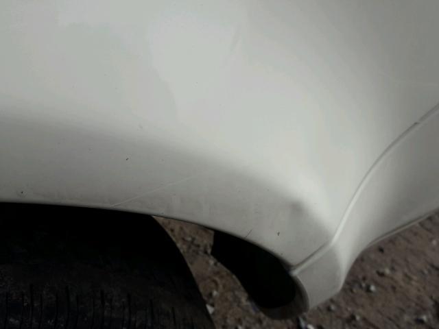 SALFT2BN3AH161945 - 2010 LAND ROVER LR2 HSE TE WHITE photo 9