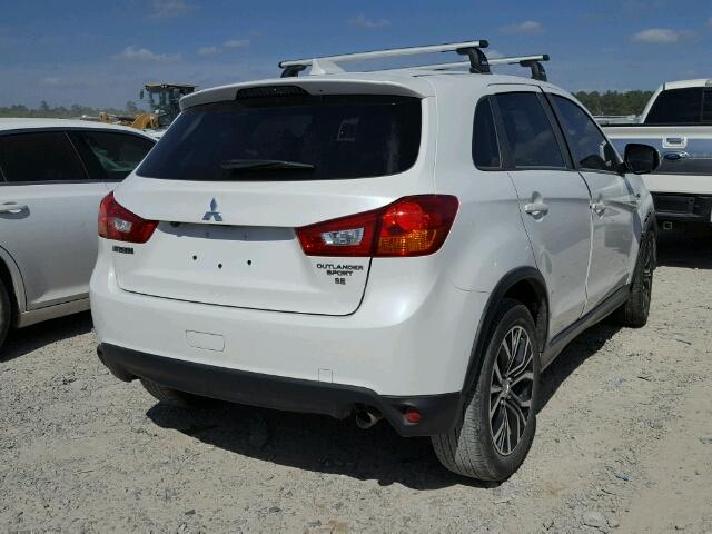 JA4AP3AW3HZ019664 - 2017 MITSUBISHI OUTLANDER WHITE photo 4