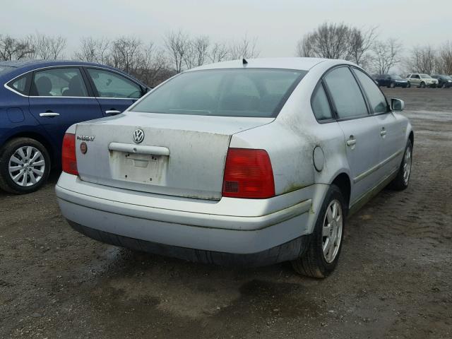 WVWMA63B0XE454129 - 1999 VOLKSWAGEN PASSAT GLS SILVER photo 4