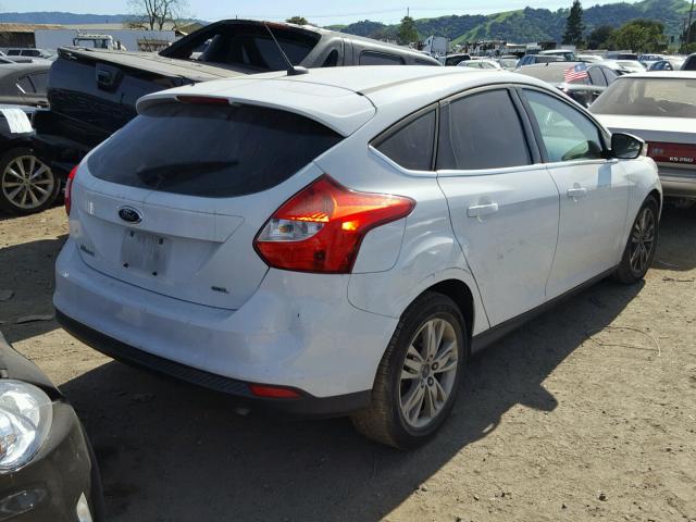 1FAHP3M24CL375510 - 2012 FORD FOCUS SEL WHITE photo 4