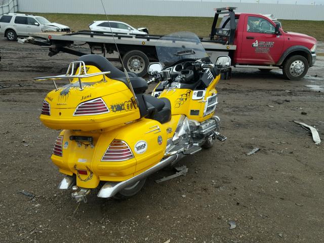 1HFSC47042A109304 - 2002 HONDA GL1800 YELLOW photo 4