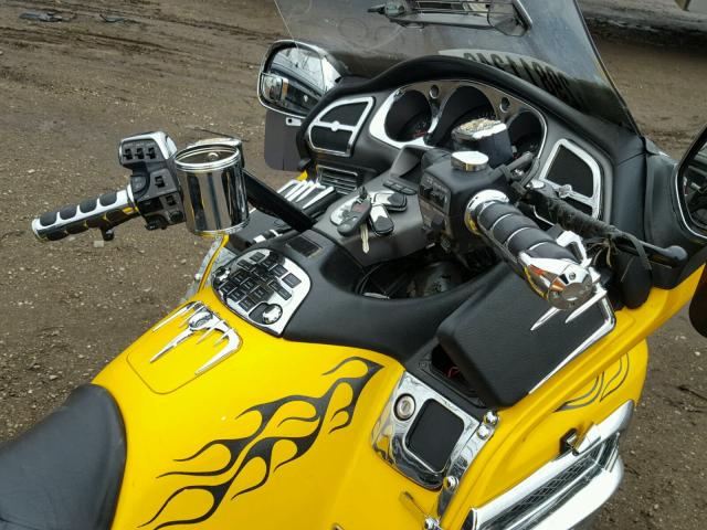 1HFSC47042A109304 - 2002 HONDA GL1800 YELLOW photo 5